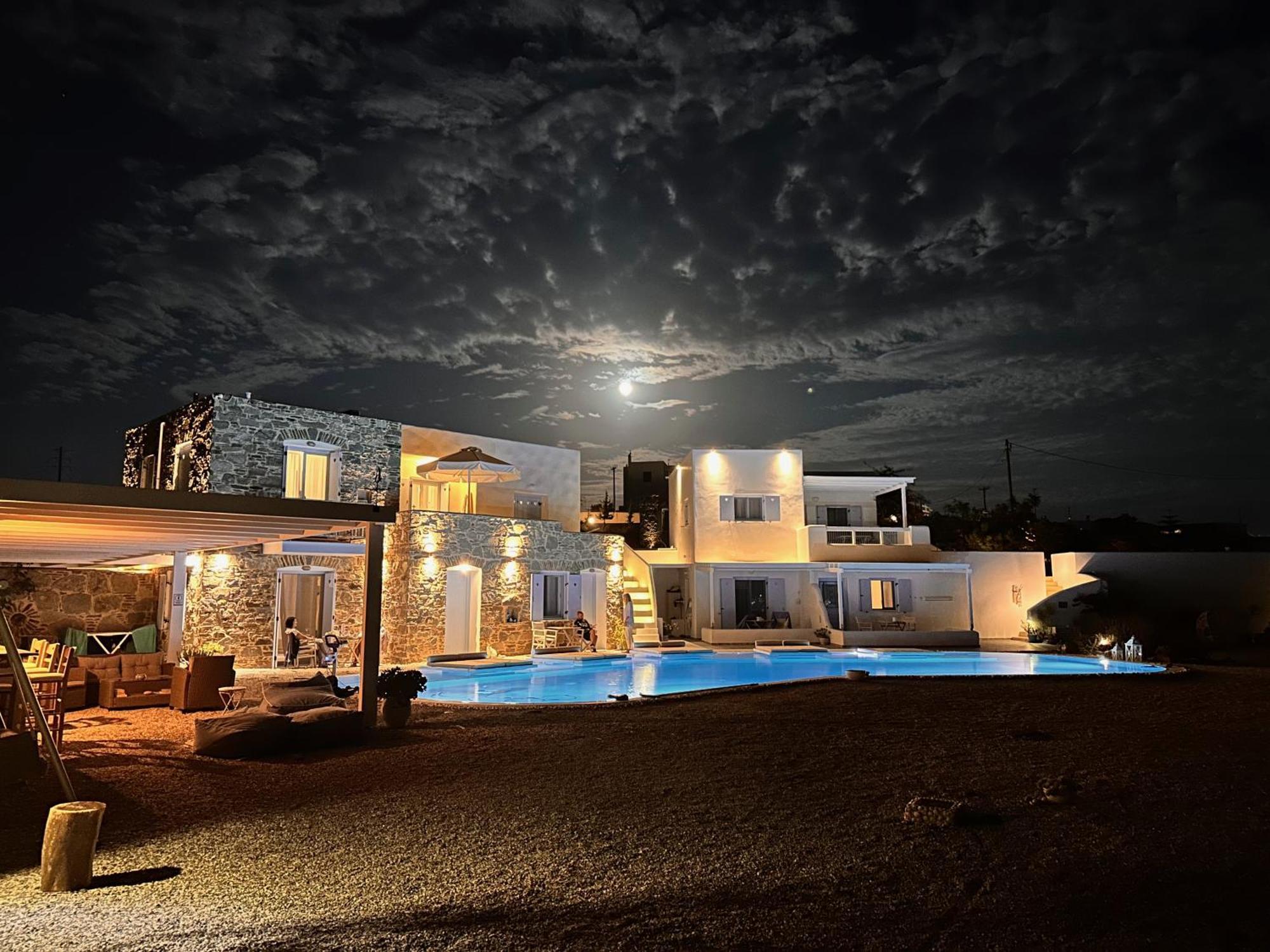 אדאמאס Blu Suites And Studios מראה חיצוני תמונה